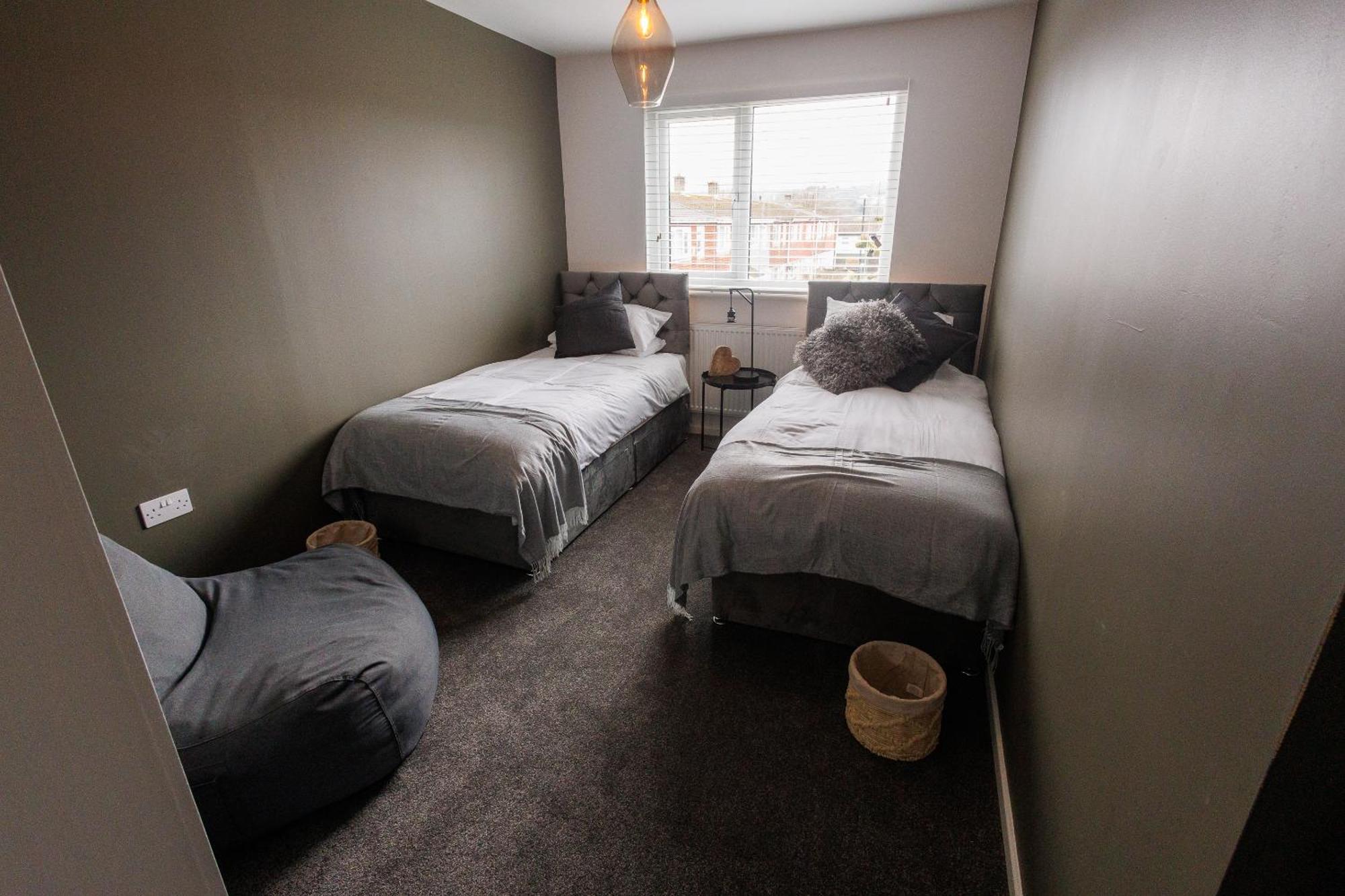 Uber Stylish 3 Bedroom Home Off Road Parking Near Town Centre And Bike Park Wales Merthyr Tydfil Εξωτερικό φωτογραφία