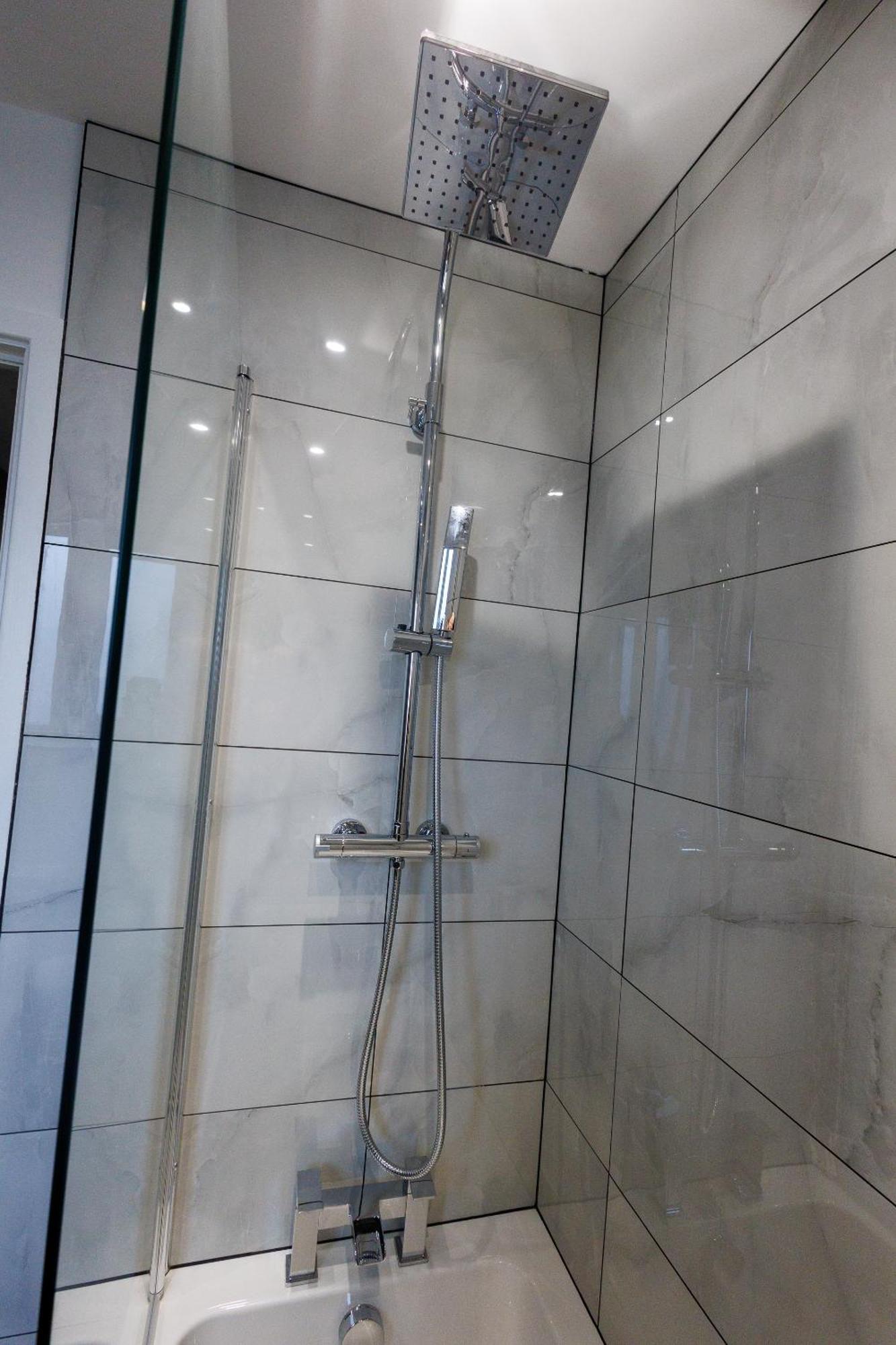 Uber Stylish 3 Bedroom Home Off Road Parking Near Town Centre And Bike Park Wales Merthyr Tydfil Εξωτερικό φωτογραφία